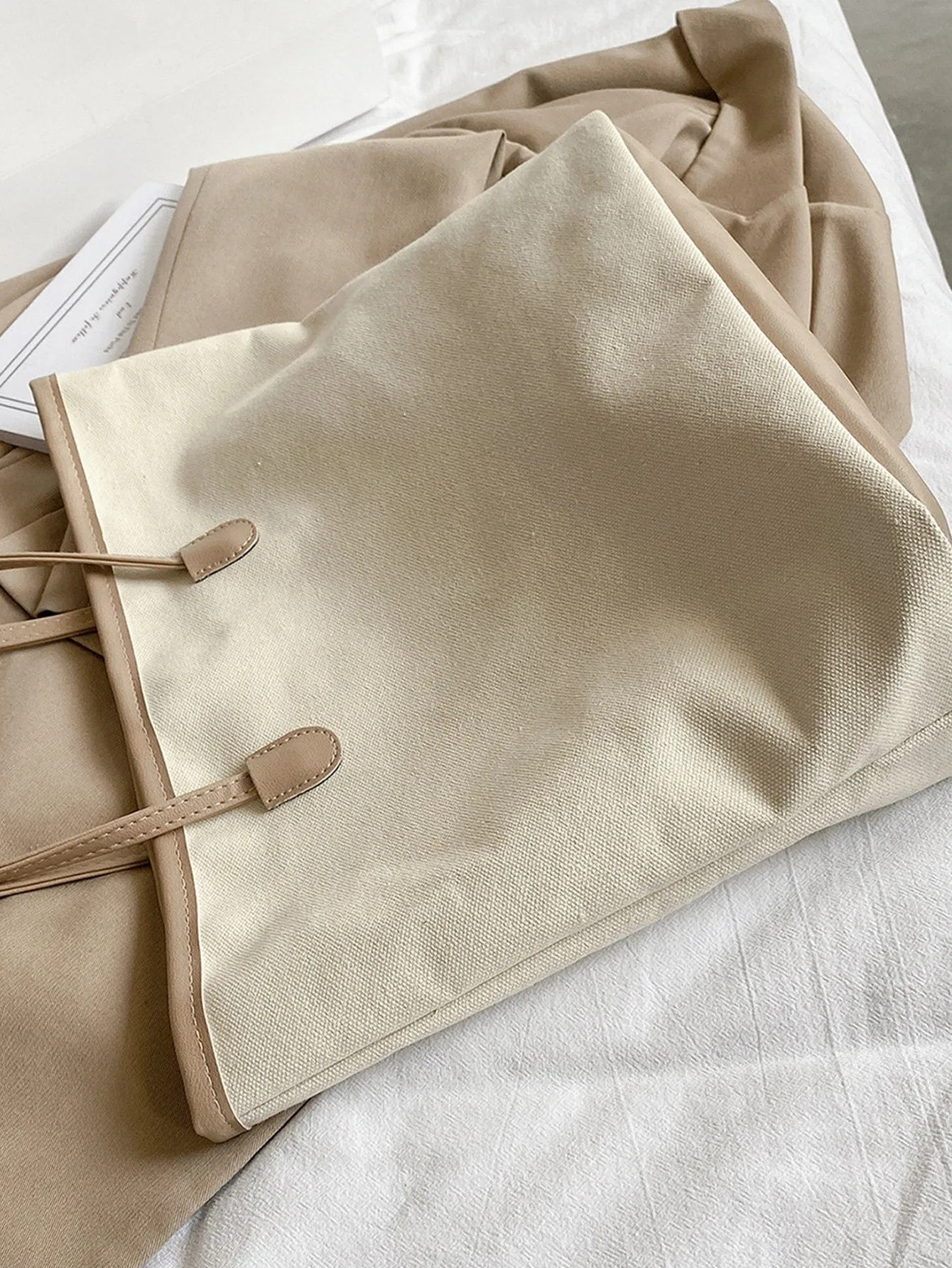 Contrast Binding Tote Bag