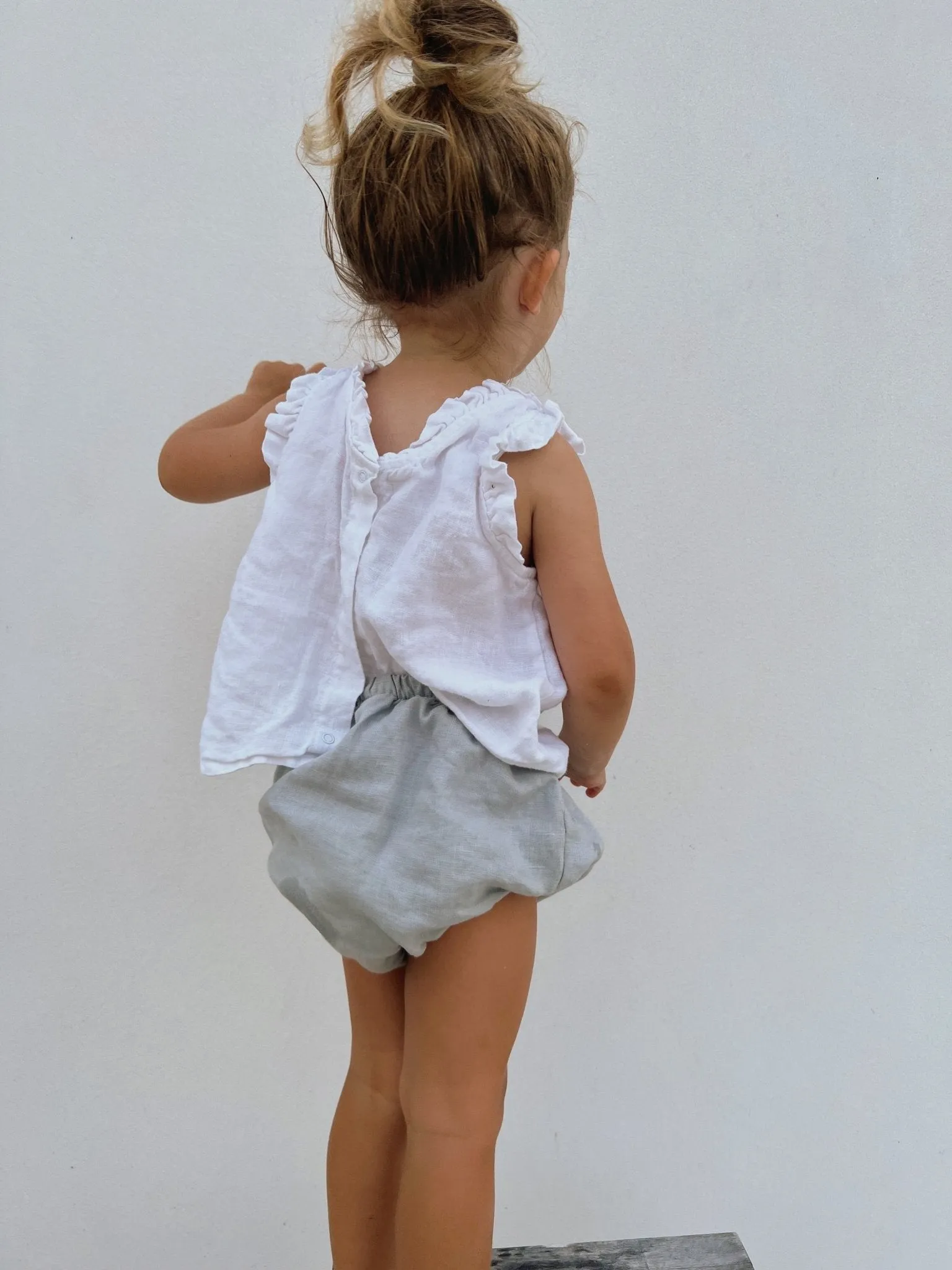Frill singlet